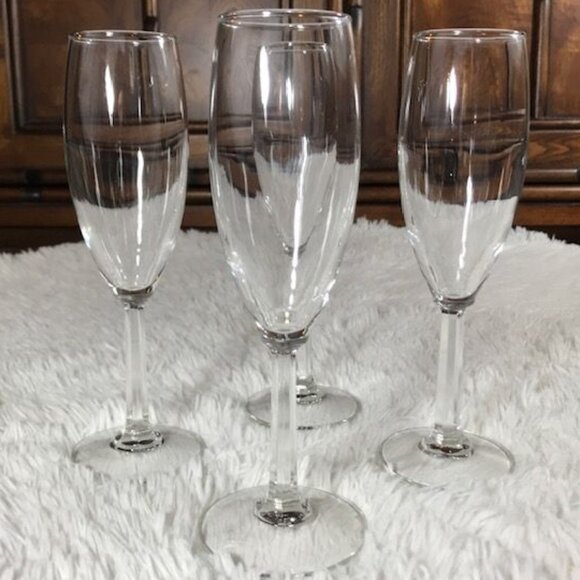 NWOT Set of 4 Premium Glass Faceted Stem Champagne Flutes - Picture 2 of 9